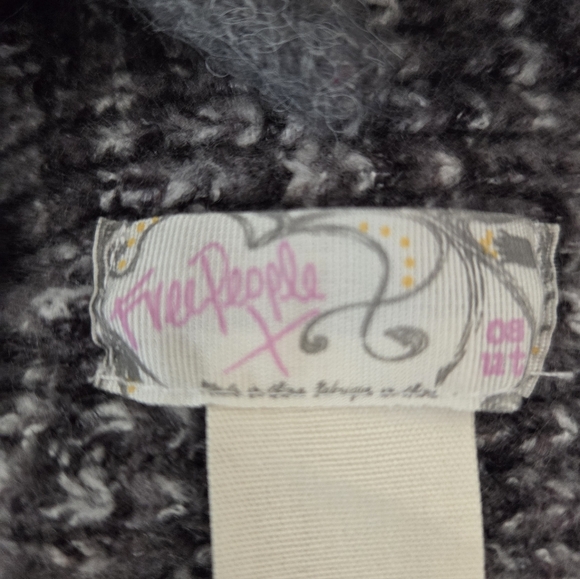 Free People Women's  Knitted Hood - Scarf / Balaclava. Gray / Black And White - Picture 5 of 7